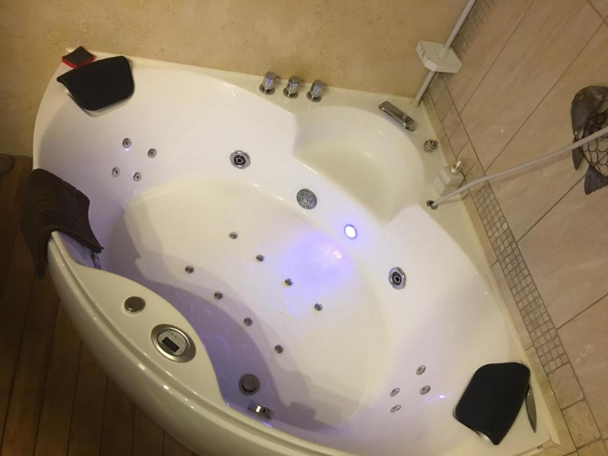 La Découverte, Jacuzzi, Sauna, et Terrasse avec vue sur lac à la campagne entre Toulouse et Auch Catonvielle Esterno foto